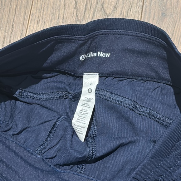 Lululemon Woman's Size 2 True Navy Beyond the Studio Crop Lightweight Pants - Picture 8 of 14